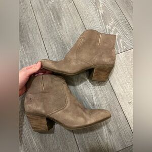 Frye Jennifer Suede Heeled Ankle Boots Size 8.5 Tan